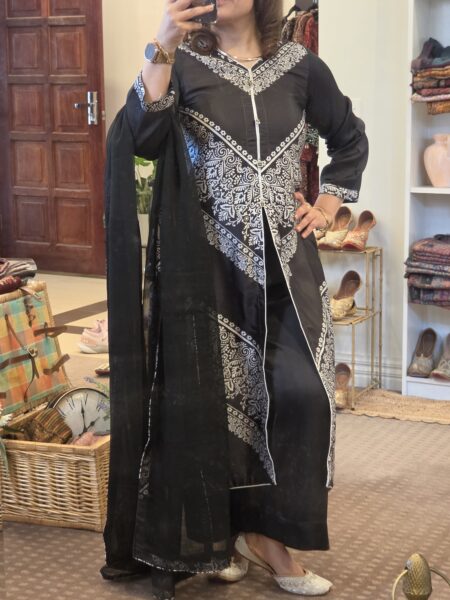 Noir Elegance – Front-Slit Embroidered Kurta & Trouser Set